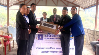 ज्योति विकास बैङ्कद्वारा कालिका माविलाई कम्प्युटर प्रदान