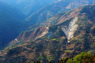 संखुवासभाको सिलिचोङमा पहिरो जाँदा ७ परिवार विस्थापित