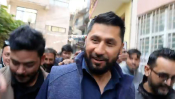 रवि लामिछानेलाई प्रश्न : लौरो टेक्ने कि घण्टी बजाउने ?