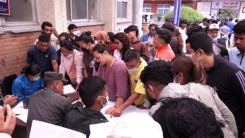 आफन्तको खोजीमा अस्पताल धाउँदै बाढी प्रभावित, ‘सास नभए लास भेट्टाउने आश’