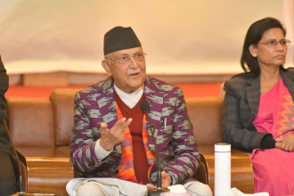 ‘हेडलाइनका लागि एमालेले कुकुरको खुट्टा टोक्दैन’