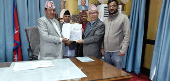 नेपाली कम्युनिष्ट पार्टीले निर्वाचन आयोग समक्ष बुझायो प्रतिबद्धता पत्र