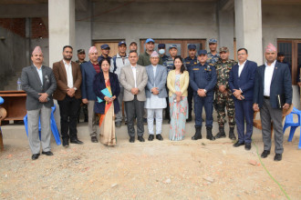 गृहमन्त्रीसहित उच्च अधिकारीको टोली ललितपुरका विभिन्न मतदान स्थलको अनुगमनमा