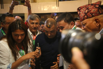 गगन थापाले गराए सभापतिमा उम्मेदवारी दर्ता