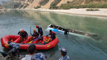 रामेछाप बस दुर्घटना : मृतकको संख्या १२ पुग्यो, उद्धारकार्य जारी