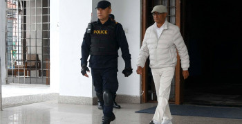 पूर्वगृहमन्त्री रमेश लेखकलाई काठमाडौं जिल्ला अदालत उपस्थित गराइयो