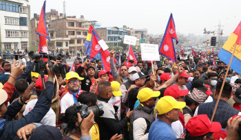 'फोहोर नगर्नुहोला, एकजना पत्र काट्न तयार बसेको छ' 