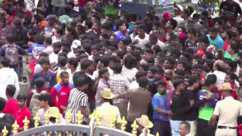 आरसीबीले आईपीएल जितेपछिको उत्सवमा भागदौड हुँदा सात जनाको मृत्यु