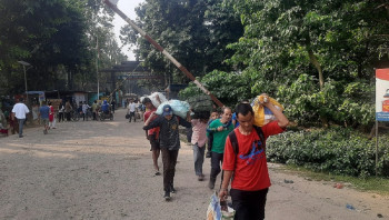 चाडपर्व नजिकिएसँगै घर फर्कँदै नेपाली