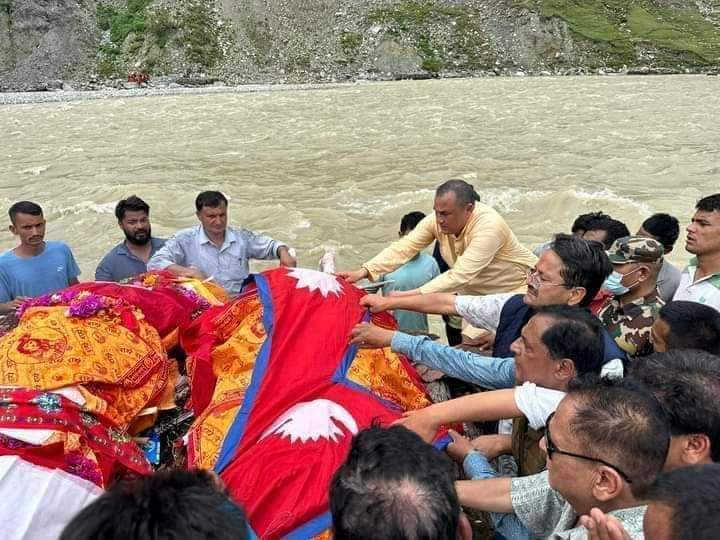 दुर्घटनामा निधन भएका मन्त्री सिंहको पाँच दिनपछि अन्त्येष्टि