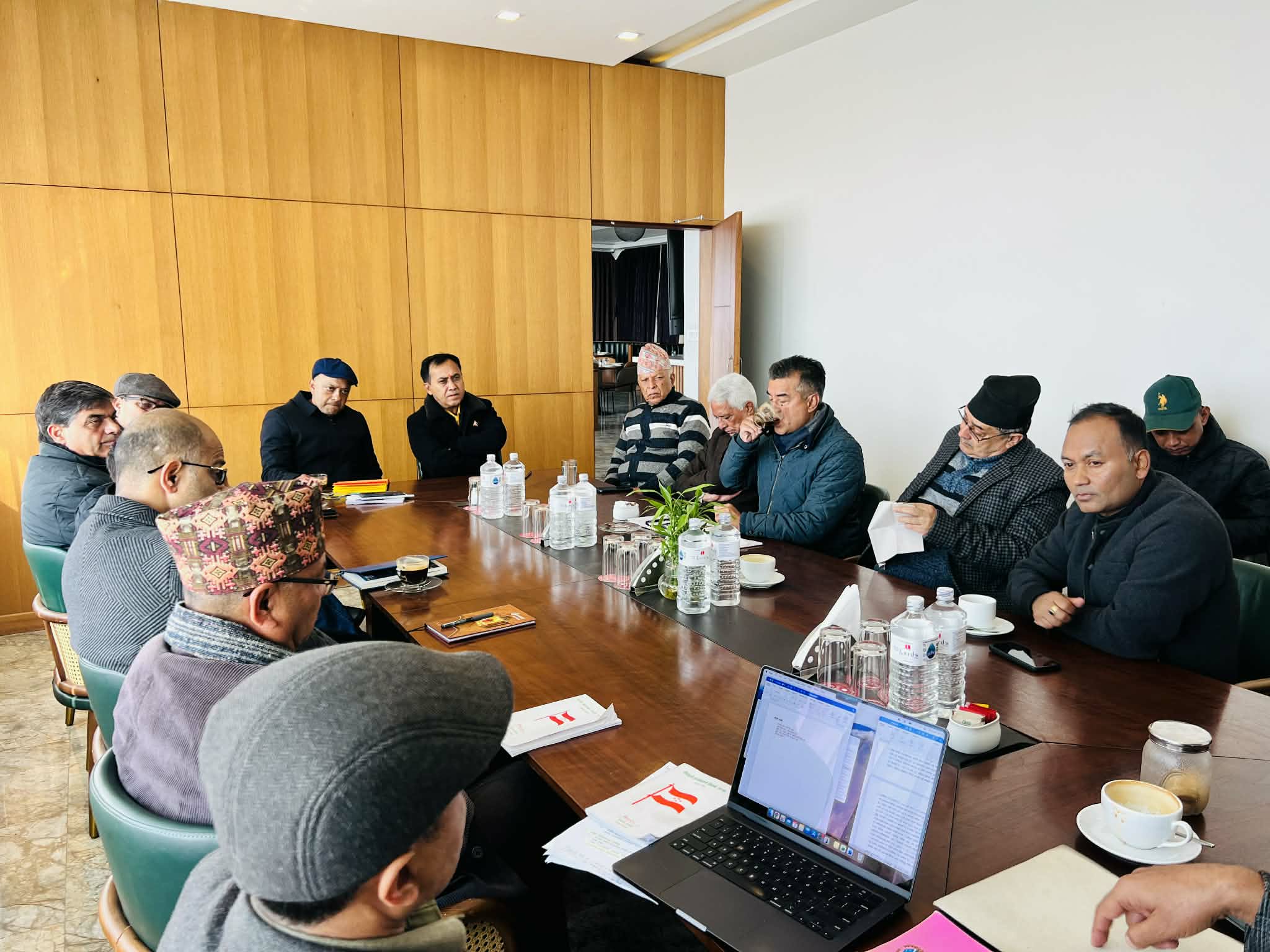 महामन्त्रीद्वयको कानुनविद्‍सँग विशेष महाधिवेशनका विषयमा छलफल, संकटमा कांग्रेस