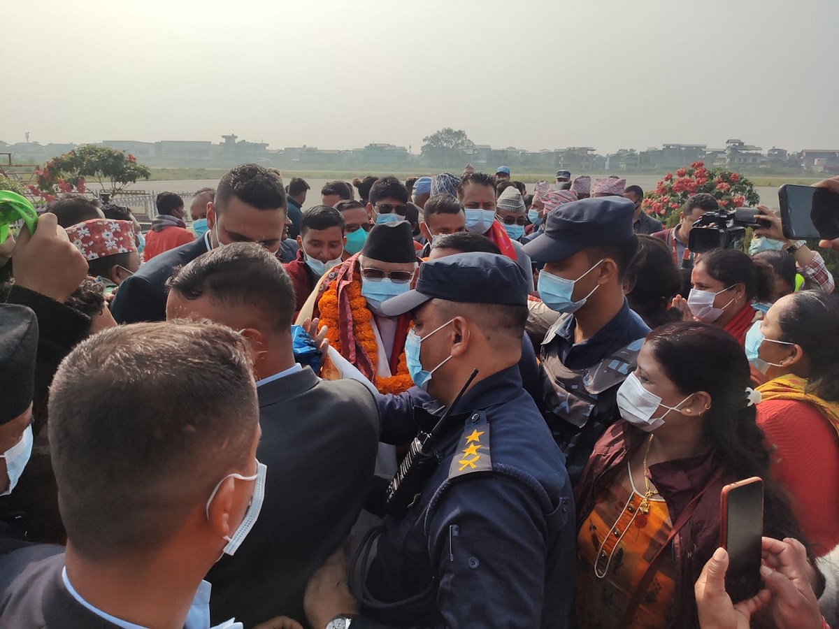 केपी ओली चितवन पुगे