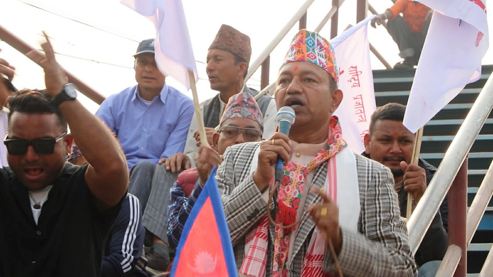 जनताको घरदैलोमा लक्ष्मी संग्रौला- सुखदु:खमा सहारा बन्ने प्रतिबद्धता