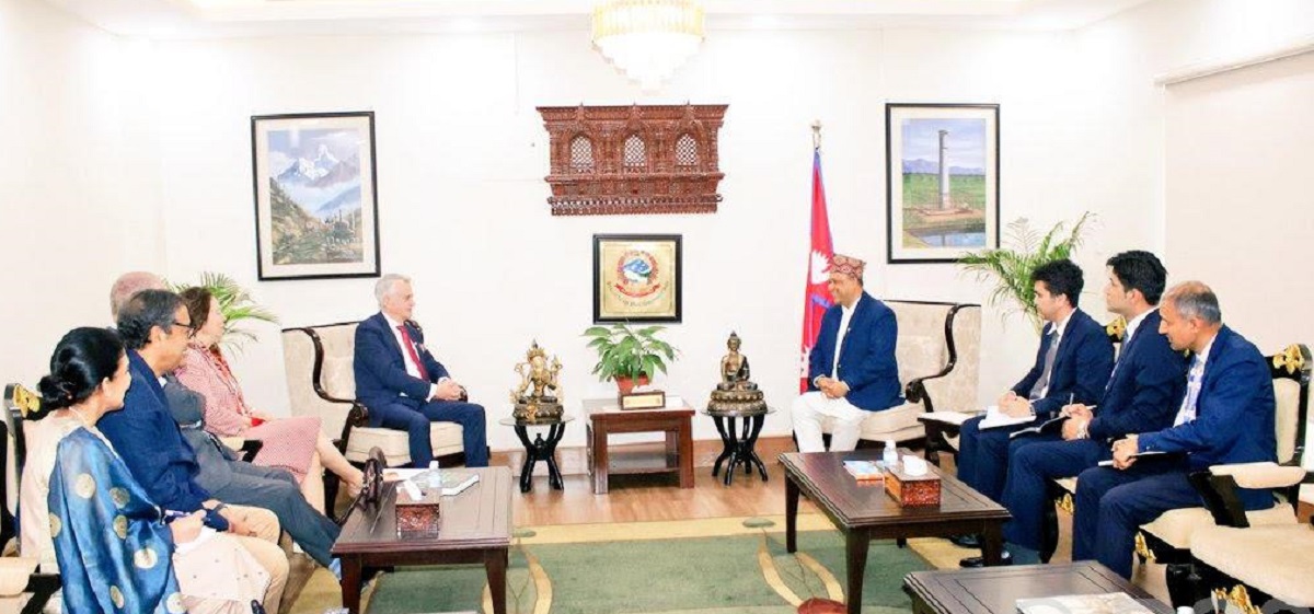 परराष्ट्रमन्त्री खनालसँग अमेरिकी सहायक विदेशमन्त्री कपुरको भेट