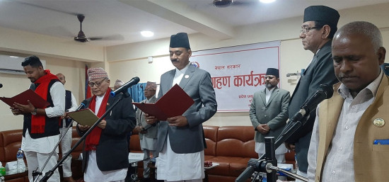 लुम्बिनी प्रदेश सरकारका नवनियुक्त मन्त्रीले लिए शपथ