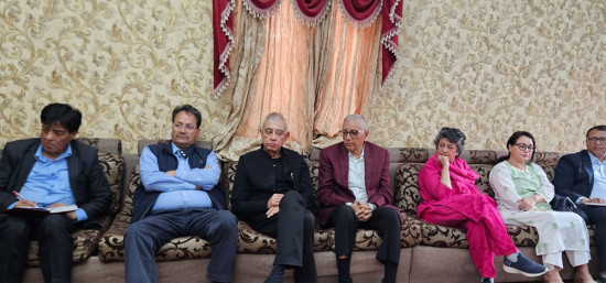 कांग्रेस नेता डा. कोइरालाले गरे बुद्धिजीवीसँग छलफल