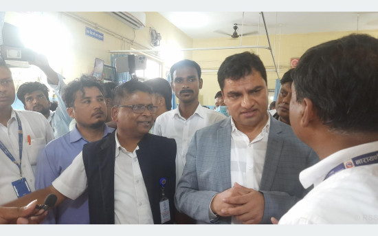 झाडापखला र हैजाका बिरामीको निःशुल्क उपचारको प्रबन्ध मिलाउन मन्त्री पौडेलको निर्देशन