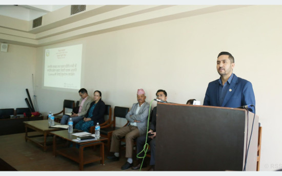 खण्डहरजस्तो भएको मुद्रण केन्द्रको धुलो टकटक्याएर छपाइ सुरु गरेका छौँ : सञ्चारमन्त्री खरेल