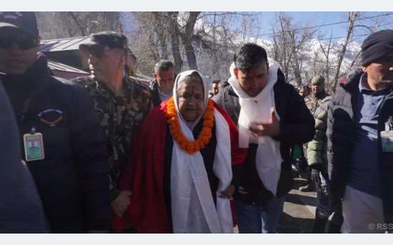 प्रधानमन्त्री कार्कीद्वारा मुक्तिनाथको दर्शन, निर्वाचन सफल पार्न निर्देशन