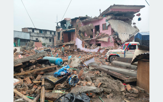 गैरीगाउँ क्षेत्रमा अतिक्रमण गरी निर्माण गरिएका सबै ठूला घर भत्काइयो