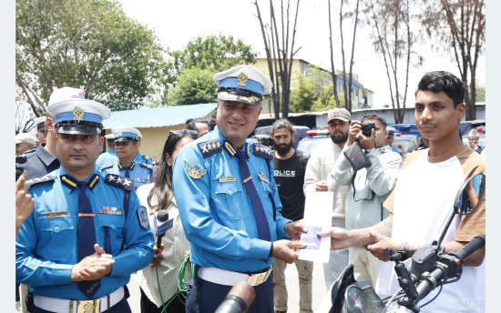 हराएका ६५ वटा मोटरसाइकलर र स्कुटर सम्बन्धित धनीलाई हस्तान्तरण