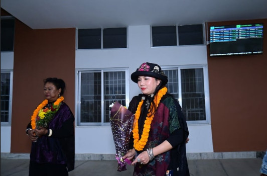 संयुक्त राष्ट्रसंघीय शान्ति दूत वुलुओहाईले ‘विश्व शान्ति कार्यक्रम’ लुम्बिनीमा प्रस्तुति दिँदै