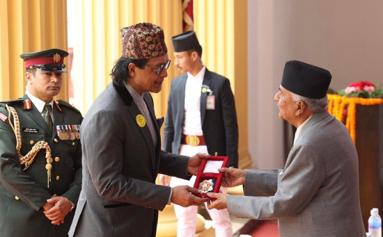 नयाँ वर्षमा पदक र विभूषण प्रदान