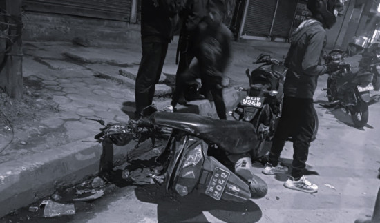 ललितपुरमा मोटरसाइकल र स्कुटर एकापसमा ठोक्किँदा दुई जनाको मृत्यु