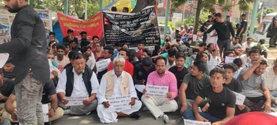 नागरिकताविहीन संघर्ष समितिको धर्नामा नवलपरासीका कांग्रेस नेताको ऐक्यवद्धता 