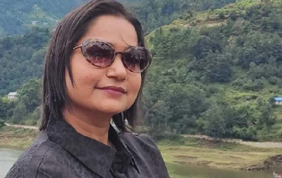 भूकम्पपीडितलाई मनोपरामर्श दिँदै अन्तरध्वनी नेपालकी अध्यक्ष जमुना