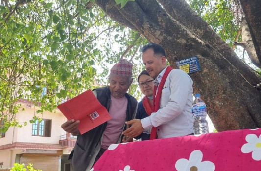 पाँचखालका २६ परिवारले ३५ वर्षपछि पाए जग्गाधनी पुर्जा