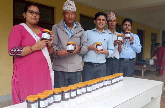 जहाँ विद्यार्थीहरु अचार बनाउन सिक्छन्