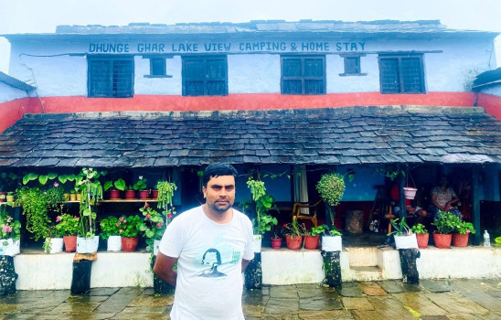 पुरानो घर सजाएर पर्यटक लोभ्याइरहेका लक्ष्मण