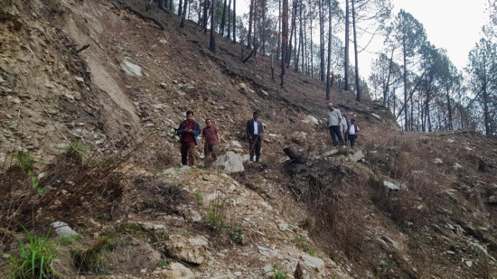 जलजलाको सडक ६ वर्षदेखि अलपत्र बनेपछि वैकिल्पक मार्ग बनाउन थालियो
