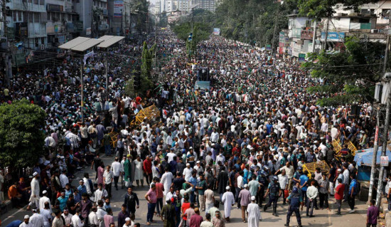 बंगलादेशमा गार्मेन्ट मजदूर र प्रहरीबीच झडप