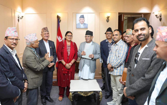 बझाङ भूकम्पका पीडितलाई राहतको माग गर्दै प्रधानमन्त्रीलाई ज्ञापनपत्र