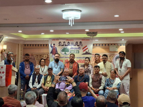 काठमाडौंमा ओमकार झण्डा र स्वस्तीवाचन गर्दै सुरु भयो देउवा समूहको अधिवेशन