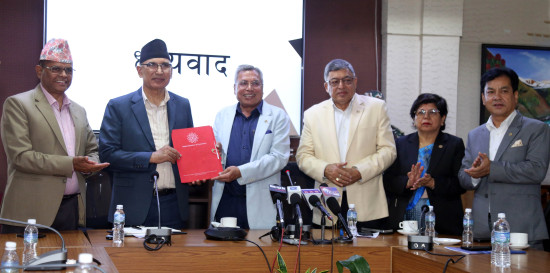 निजी क्षेत्रका समस्या सम्बोधन गर्न निरन्तर सुधारका काममा भइरहेका छन्ः अर्थमन्त्री पौडेल