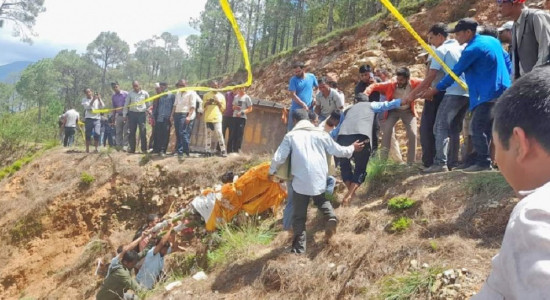 अछाममा मलामी बोकेको ट्र्याक्टर दुर्घटना : एक जनाको मृत्यु, ३३ घाइते