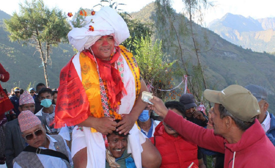 जसले आठौं पटक ताकमकोतको छेलो फाल्ने प्रतियोगिता जिते