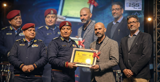 नेपाल प्रहरीद्वारा नेपाल लाइफ इन्स्योरेन्स सम्मानित