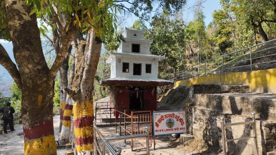 जहाँ मध्यरातमा चिच्याएर वर मागिन्छ