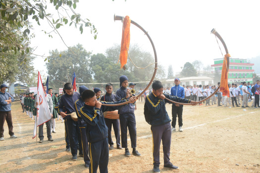 विद्यार्थीका हातमा पञ्चेबाजा