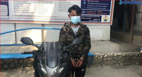 लापसे गरेर स्कुल बस चलाउने चालक पक्राउ