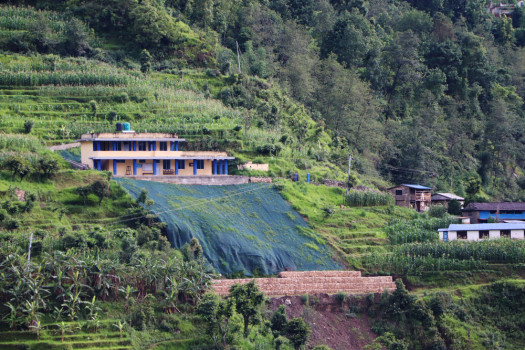 पहिरोको जोखिममा स्वास्थ्य चौकी