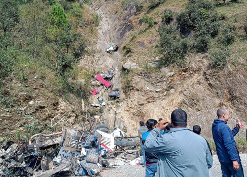 डडेल्धुरा बस दुर्घटना : मृतकको संख्या ५ पुग्यो, घाइते १२ जनालाई धनगढी 'रिफर'