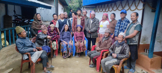 इलाममा आश्वासन बाँड्दै उम्मेदवारहरु