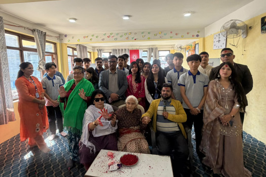 दशैँको खुसी साट्दै शेफर्ड कलेज: असहाय सेवा सदनका ज्येष्ठ नागरिकलाई सहयोग तथा शुभकामना आदानप्रदान
