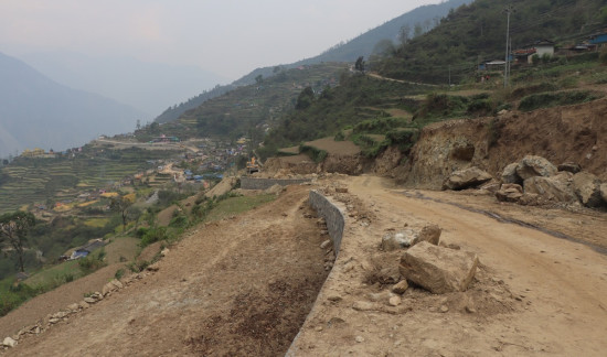 इन्धनको मूल्य बढ्दा सडक निर्माणमा असर