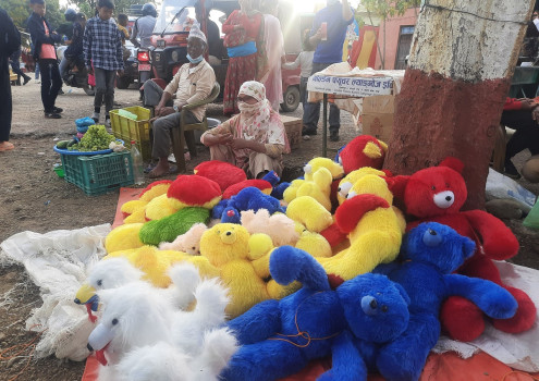 स्थानीय स्तरमै बनाएका गुडिया
